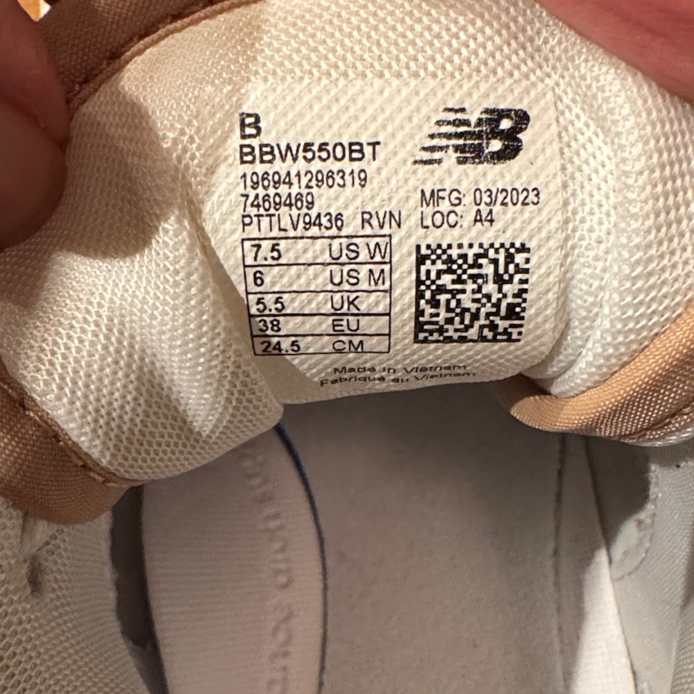 New Balance White and Tan 550 Sneakers - Picture 2 of 8